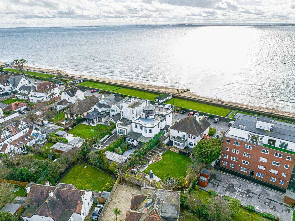 Property photo 2 of 48