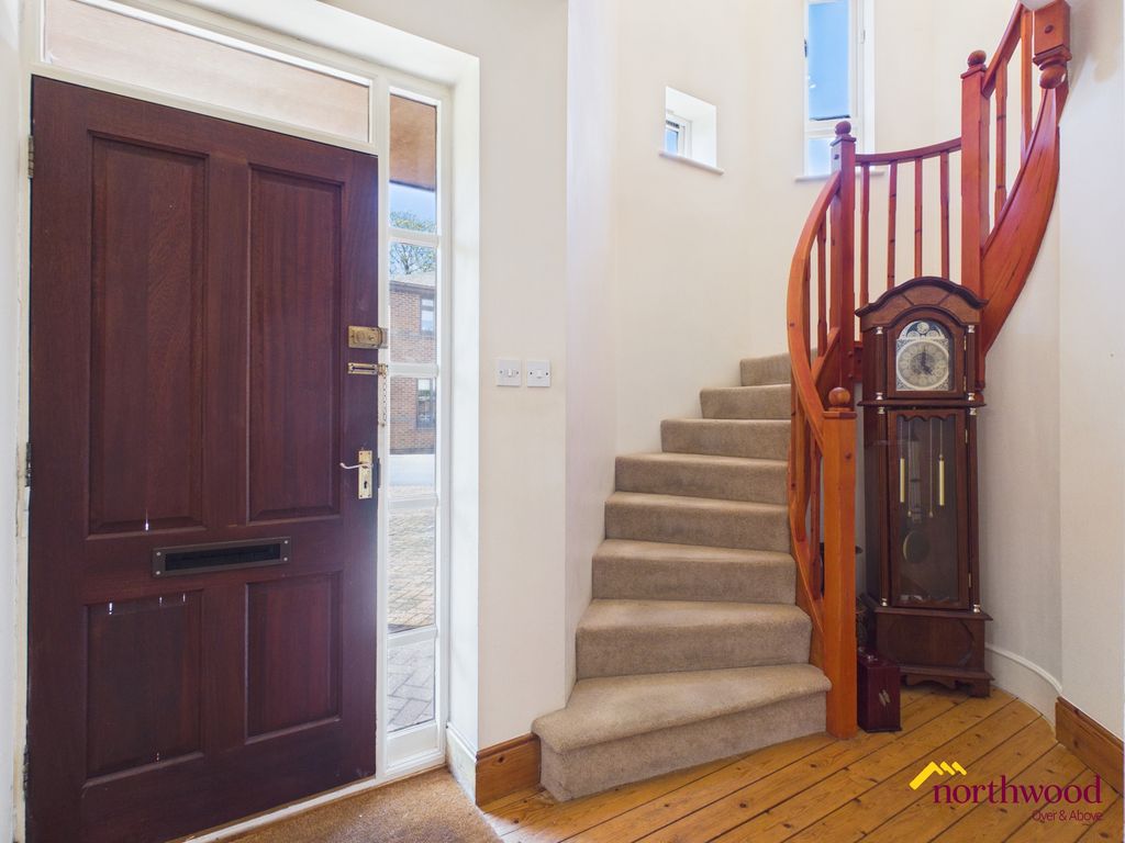 Property photo 2 of 25