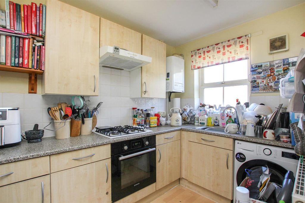 Property photo 3 of 14 Kitchen