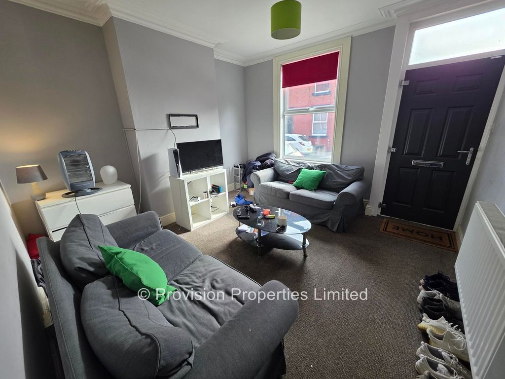 Property photo 3 of 6 Photo