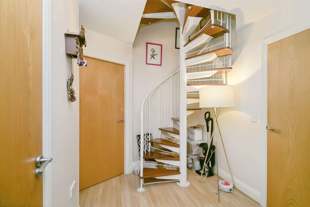 Property photo 2 of 26
