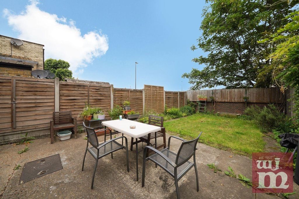 Property photo 3 of 12 Garden