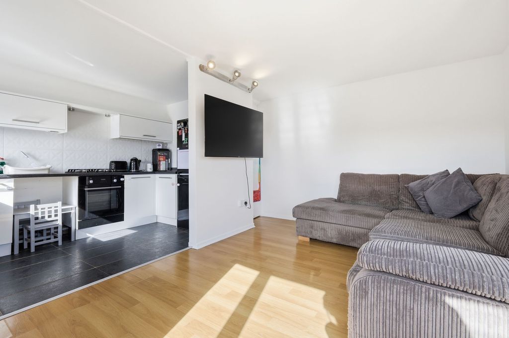 Property photo 1 of 9 Open Plan