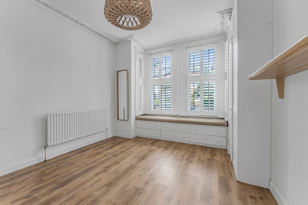 Property photo 3 of 13 Ealing Pk Gdns Ext (3)