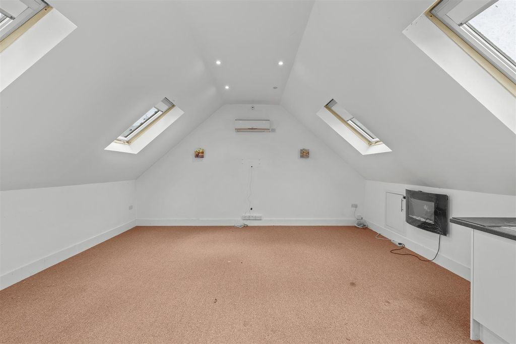 Property photo 3 of 8 Kitchen/Dining/Sitting Area