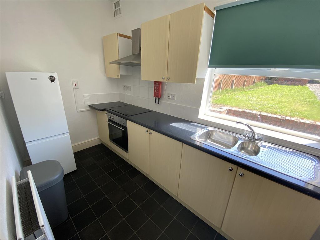 Property photo 2 of 8 Kitchen