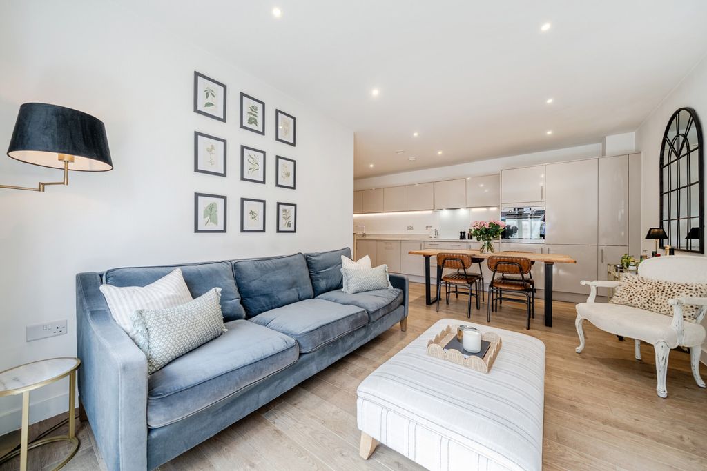 Property photo 2 of 20 1511011-4-6A90492...