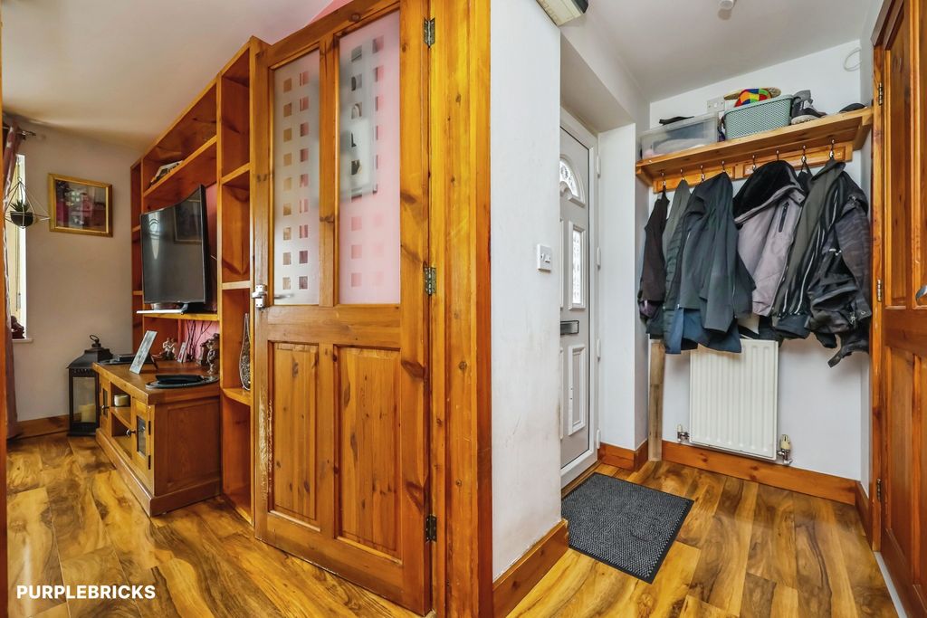 Property photo 3 of 23