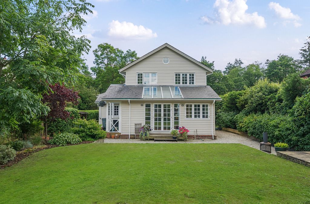 Property photo 2 of 25