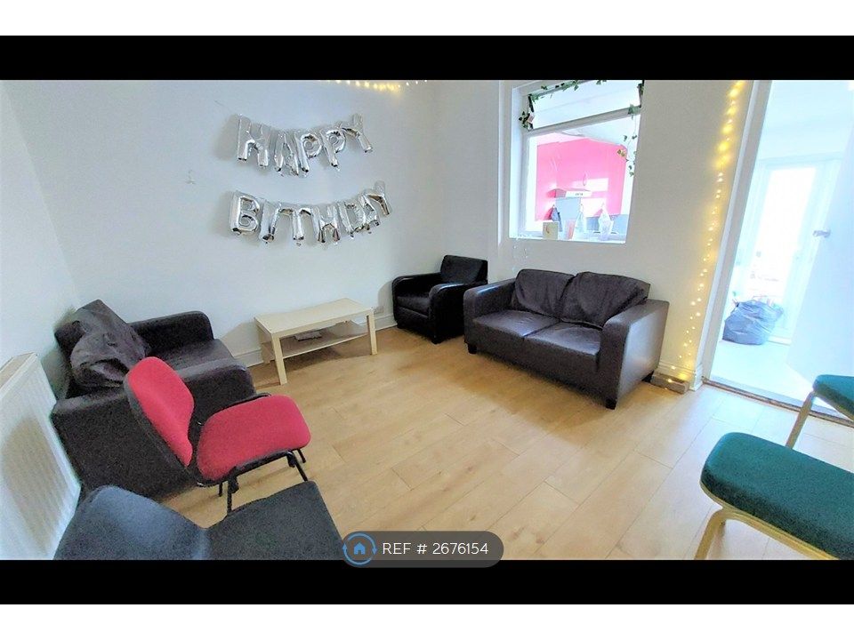 Property photo 2 of 9 Lounge