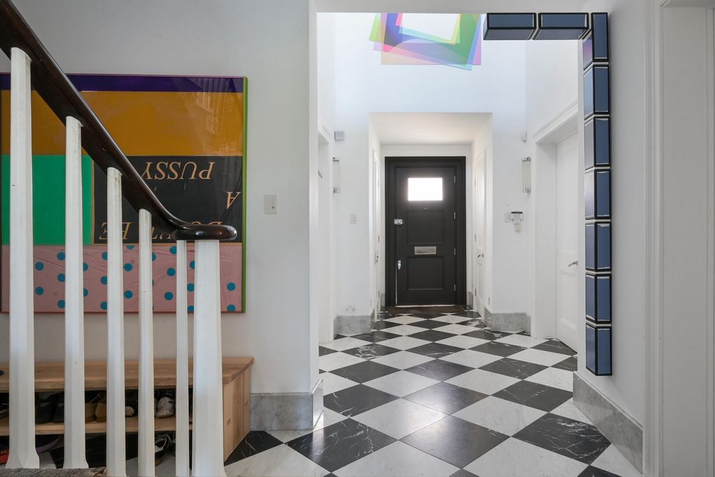 Property photo 2 of 20 Hallway