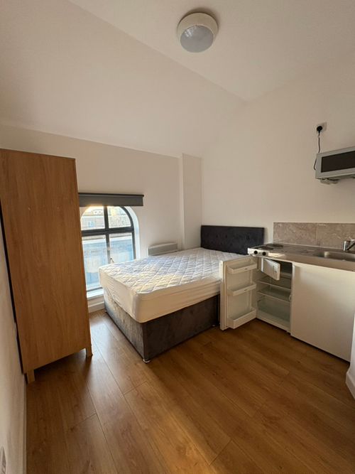 Property photo 1 of 7 Cover