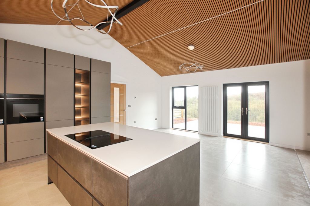 Property photo 3 of 26 Kit/Dining