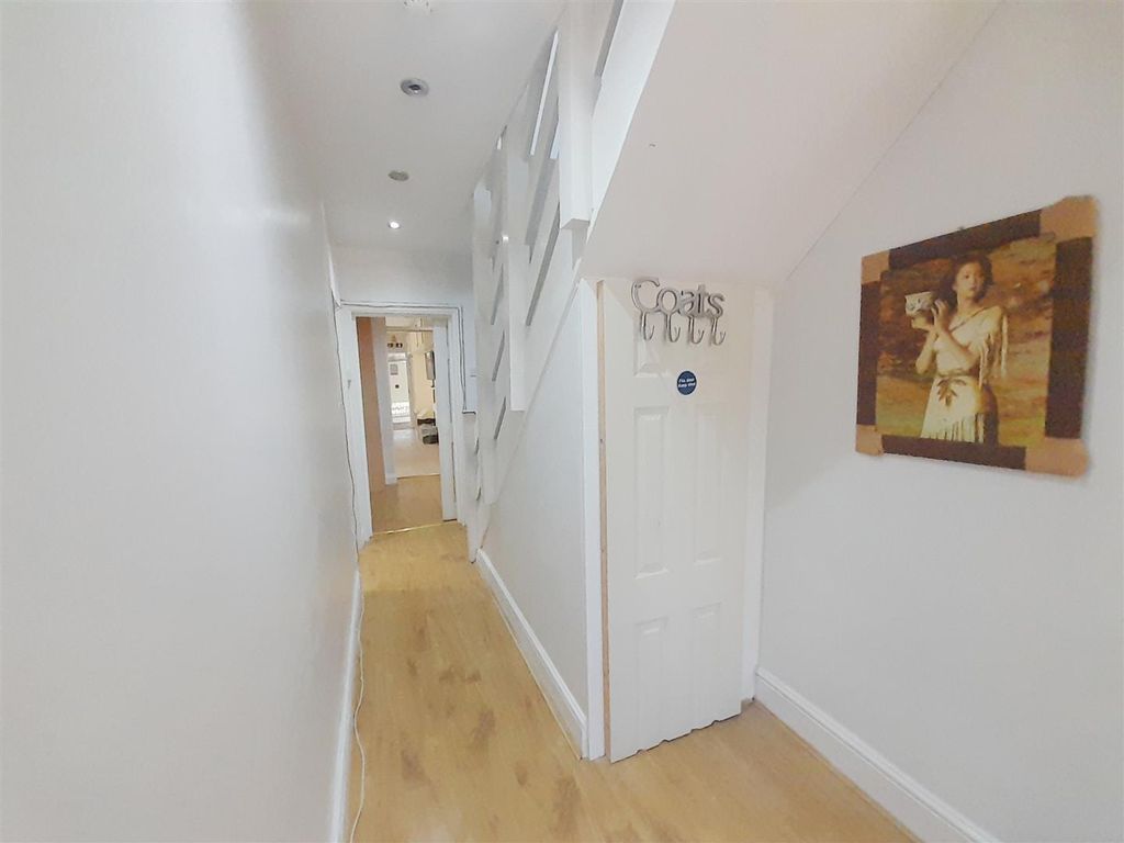 Property photo 2 of 14 1