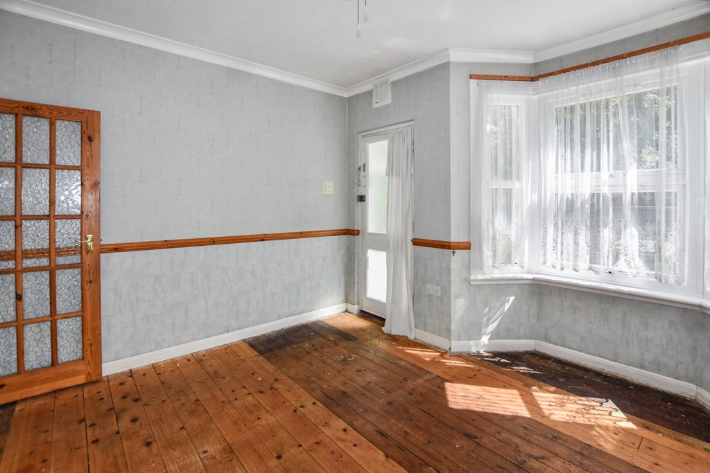 Property photo 2 of 17 21 Athol Road, Erith, Kent, Da8 1Pt