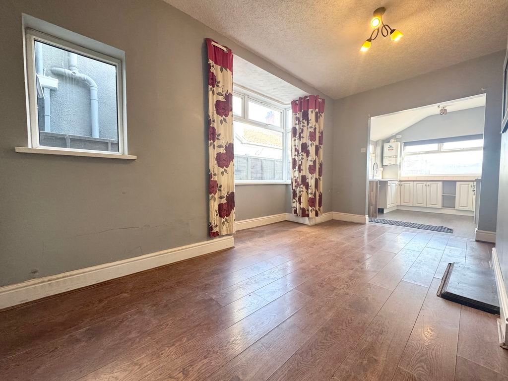 Property photo 3 of 10 Photo 1