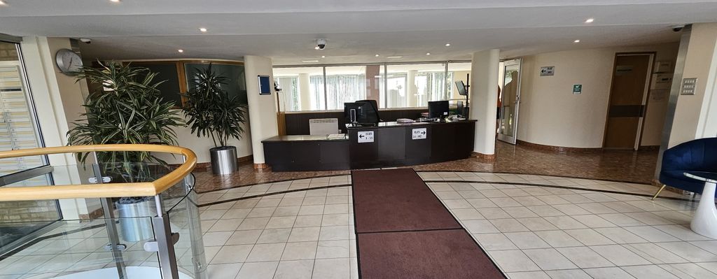 Property photo 2 of 15 Front Reception
