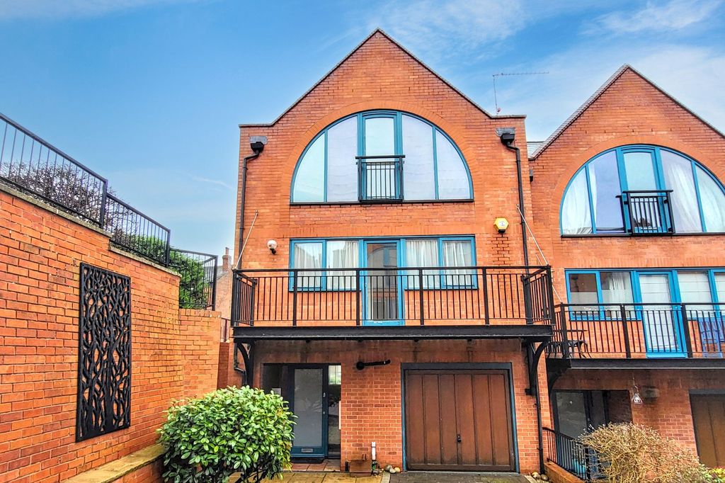 Property photo 1 of 16 1 Cordage Court, Lincoln, Lincolnshire Ln1 1En