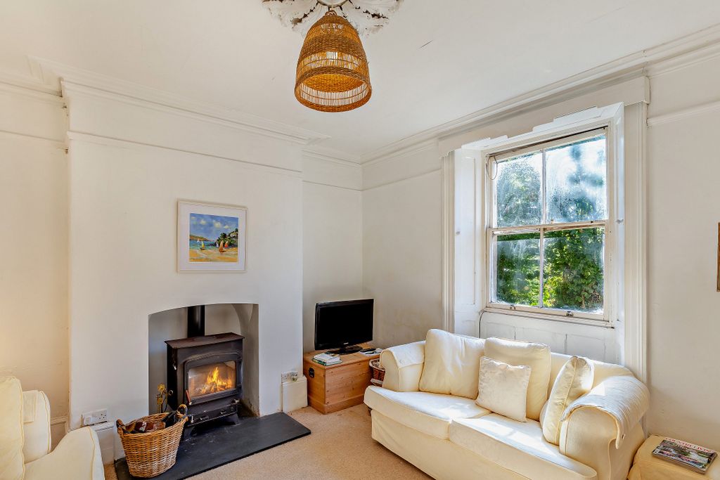 Property photo 2 of 17 Sitting Room