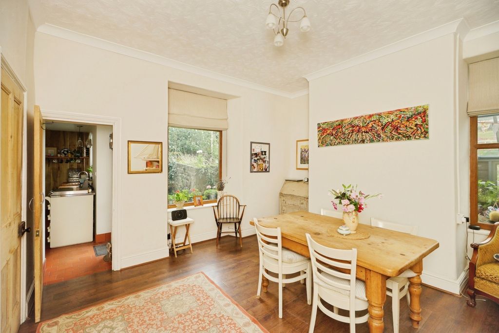 Property photo 3 of 28 Pbox-Img.Jpg