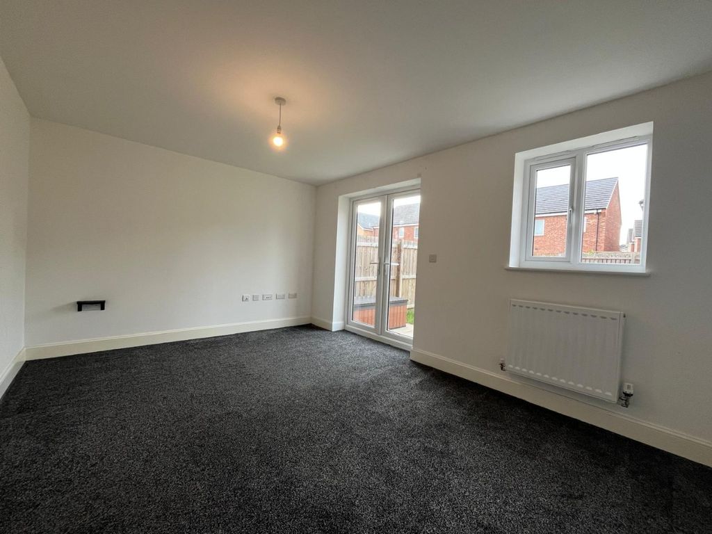 Property photo 3 of 14 4376324