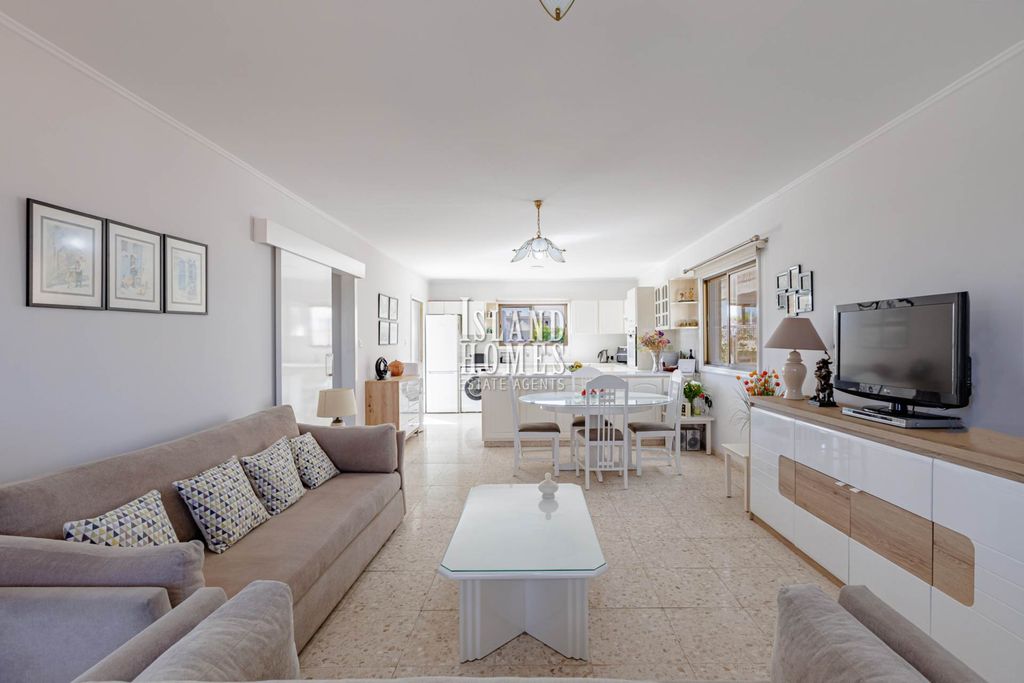 Property photo 2 of 43