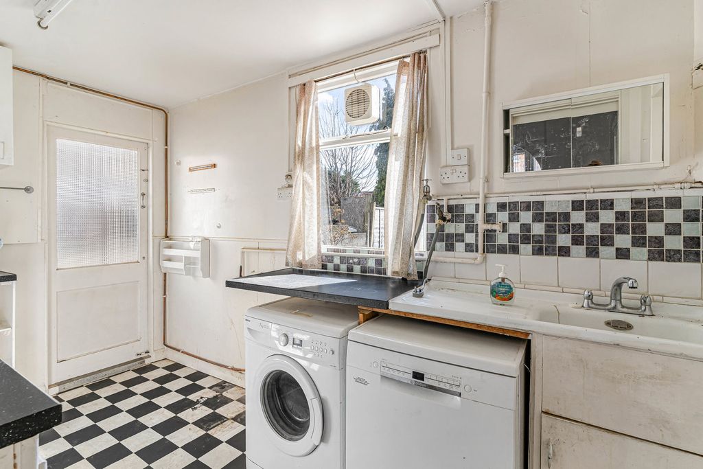 Property photo 2 of 33 Kitchen