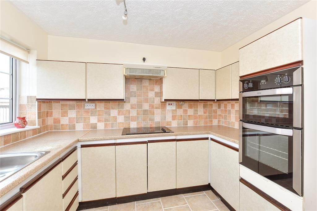 Property photo 2 of 9 Kitchen