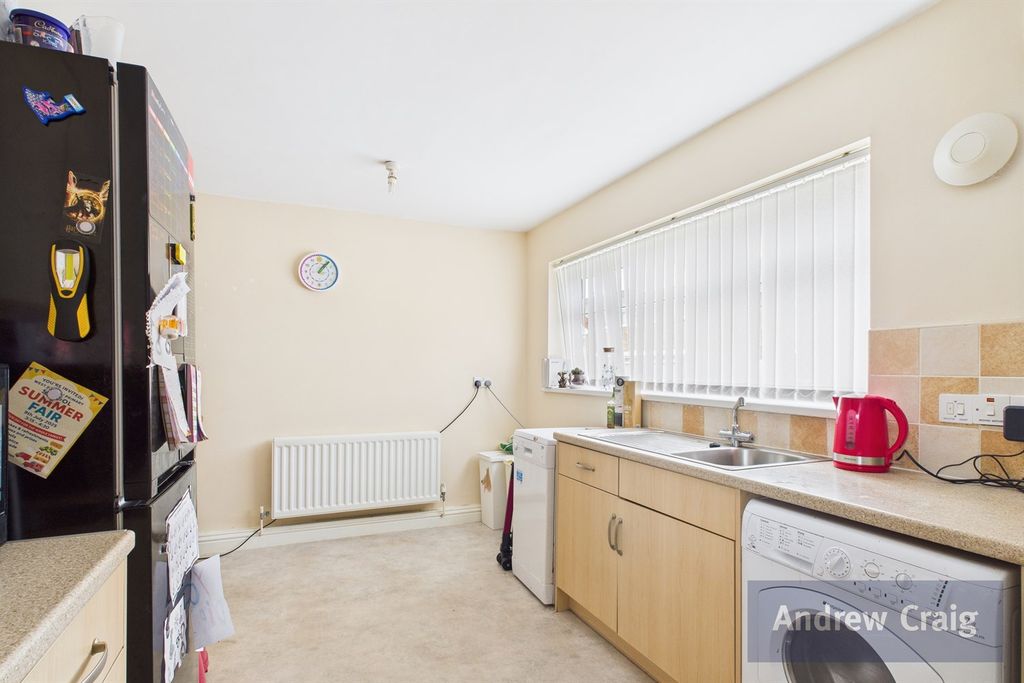 Property photo 2 of 12 Kitchen