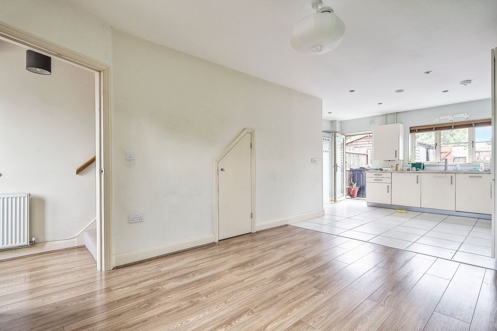 Property photo 3 of 21 Tlc_1Dd8E0ce-21Cf-465F-88Bc-351B02B7Ea13_B6295F5