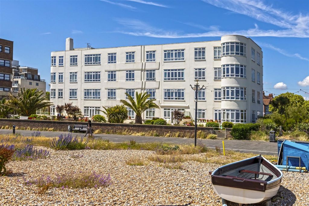 Property photo 1 of 18 Clarence Terrace Shots.Jpg