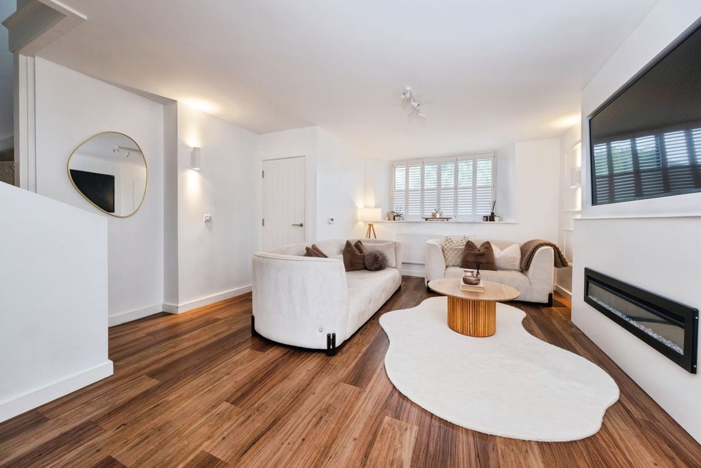 Property photo 2 of 20 Pbox-Img.Jpg