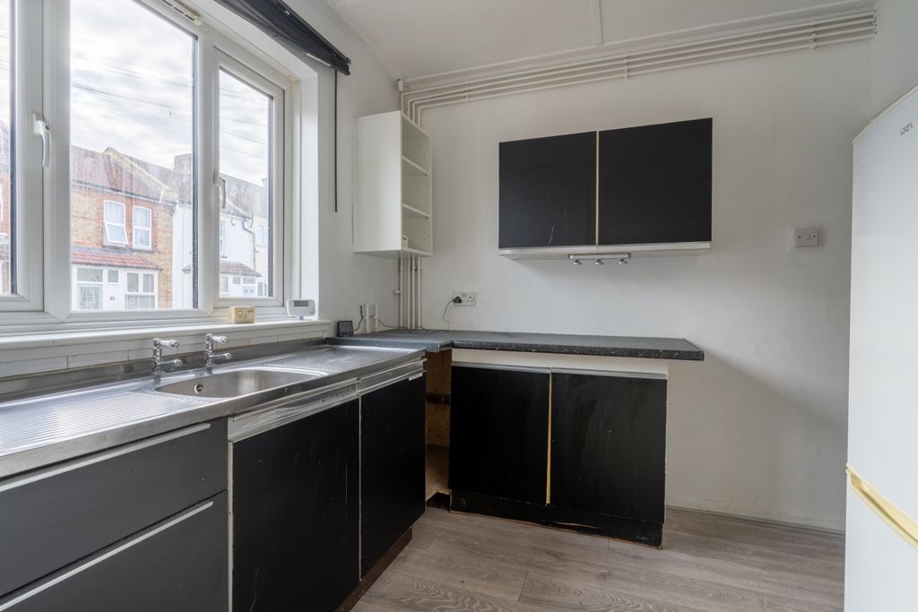 Property photo 3 of 17 5570043