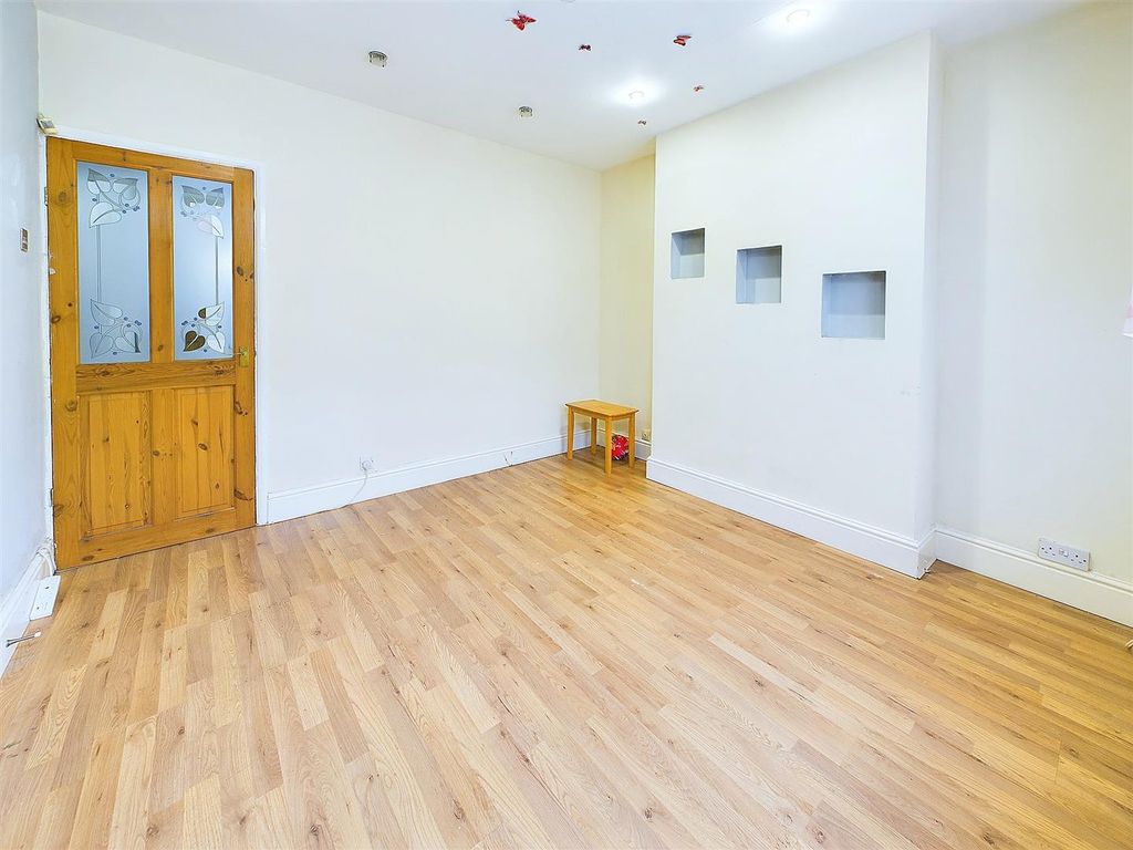 Property photo 2 of 10 Cam03736G0-Pr0070-Still001.Jpg