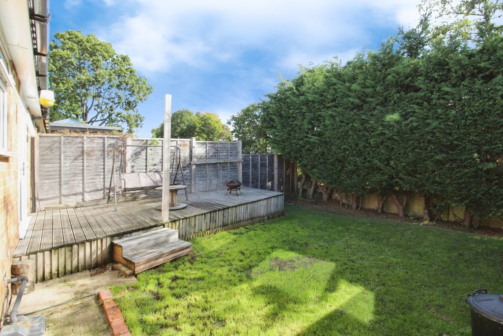 Property photo 2 of 10 Pbox-Garden-338935.Jpg