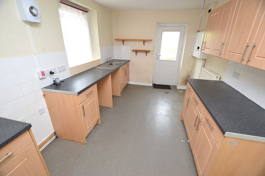 Property photo 2 of 8 Kitchen