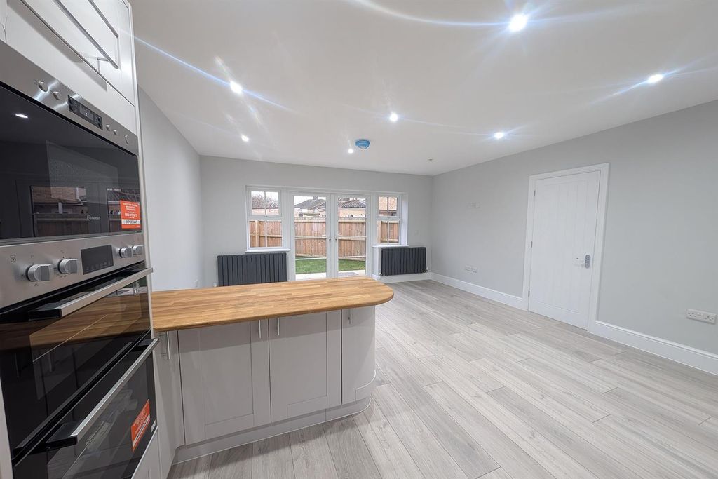 Property photo 3 of 6 Pxl_20260203_102019404.Raw-01.Mp Kit.Jpg