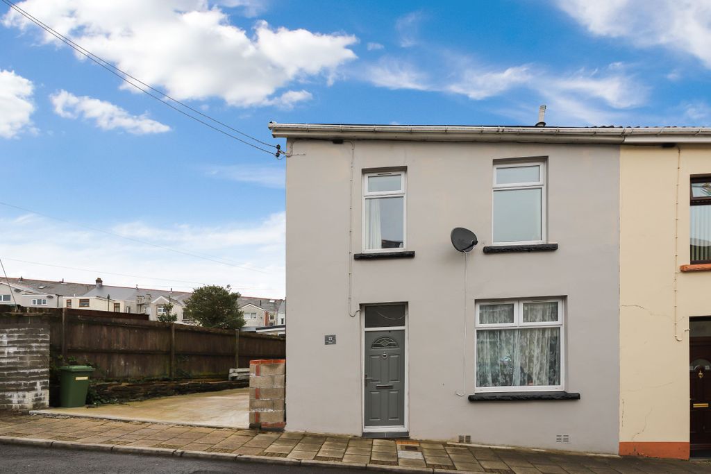Property photo 1 of 11
