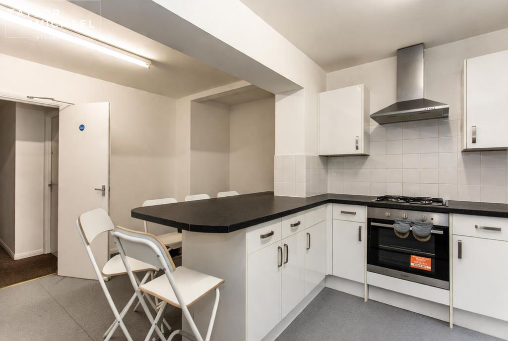 Property photo 2 of 14 Kitchen
