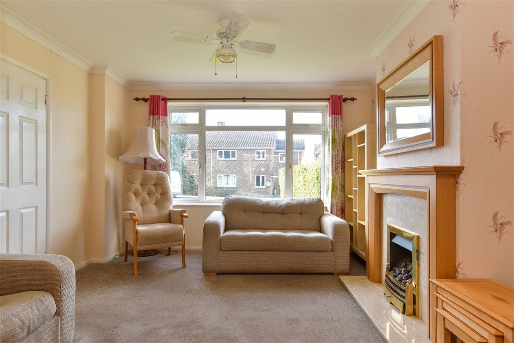 Property photo 3 of 10 Lounge