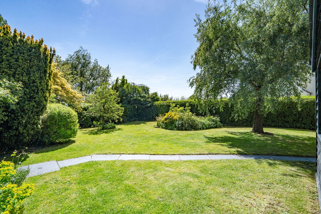 Property photo 2 of 28