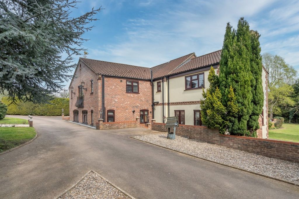 Property photo 2 of 35