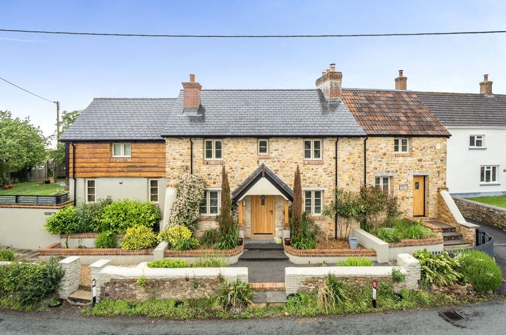 Property photo 1 of 33 Picture No. 05