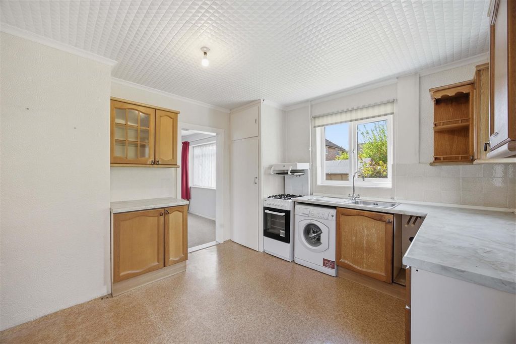 Property photo 3 of 19 Kitchen