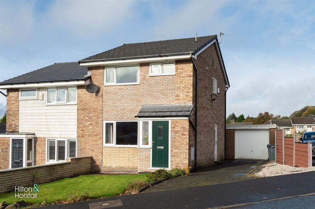 Property photo 1 of 16 Broadhurst Way