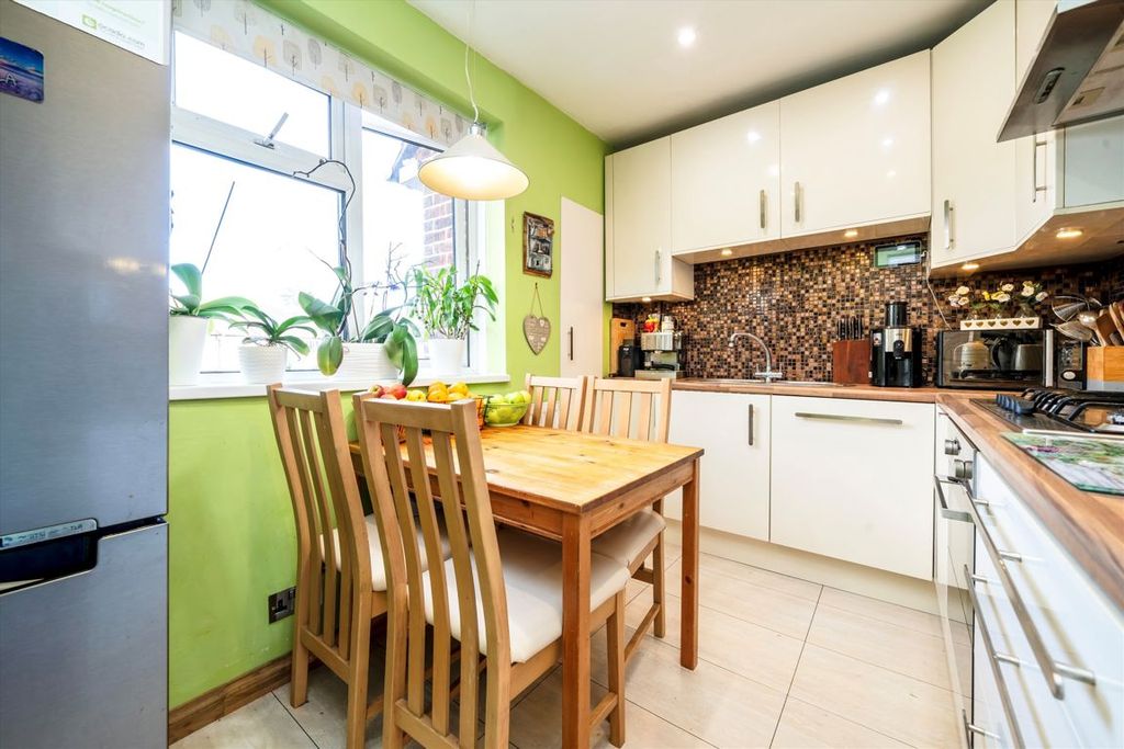 Property photo 3 of 5