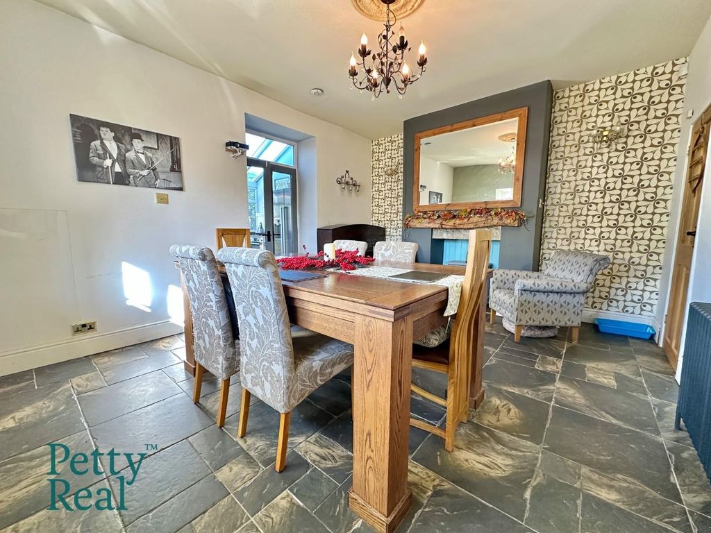 Property photo 3 of 25 2E3DC646-9Ef7-4572-8D6B-Bac192E79627.Jpeg