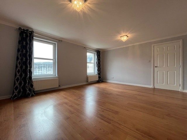 Property photo 1 of 10 Living Room