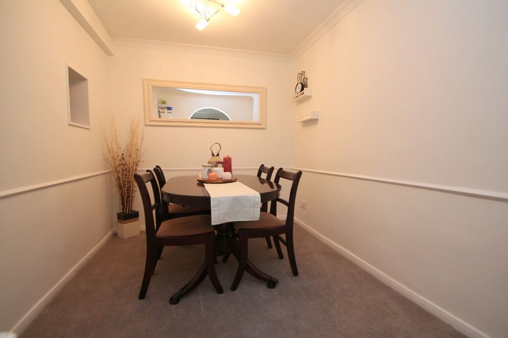 Property photo 3 of 11 Dining Room