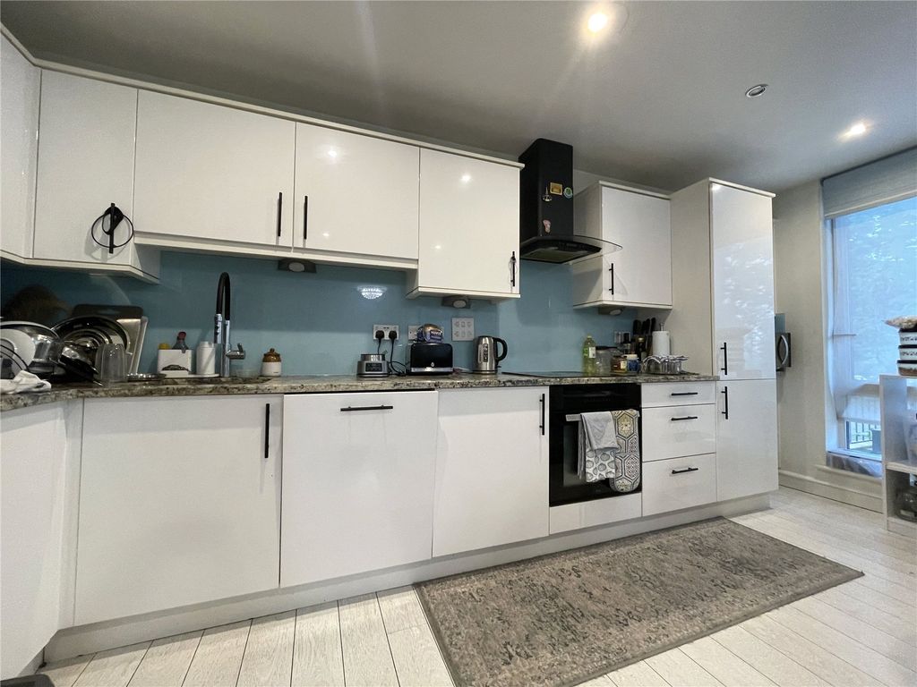 Property photo 3 of 10 Kitchen